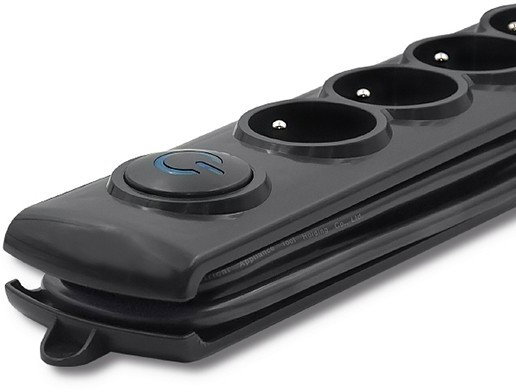 Qoltec Regleta de protección con 5 enchufes y 3.0m, negro