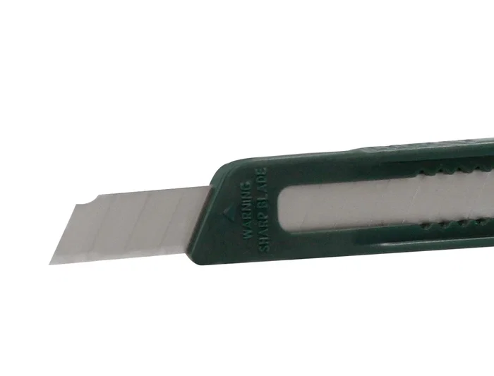 Q-connect Cuter Estrecho Plástico con Asa y Cuchilla 9mm, Retráctil e Intercambiable, XD-07, Blíster 1 Unidad