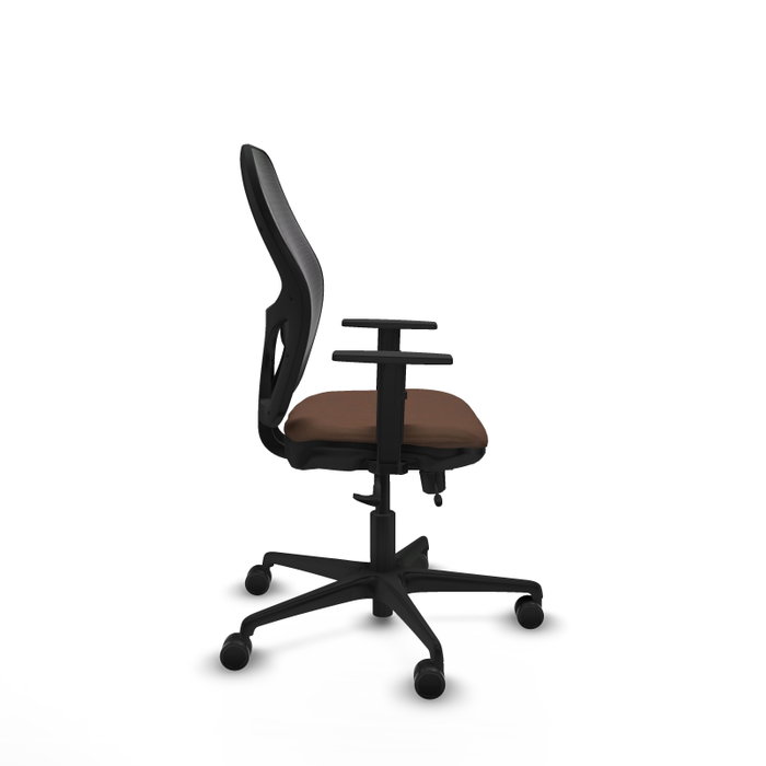 Silla de oficina Jorquera con mecanismo Sincro/Traslack tapizada con Tela color Marrón oscuro y malla color Negro. Equipada con lumbar 1D, Brazos 1D y Ruedas 65mm nailon