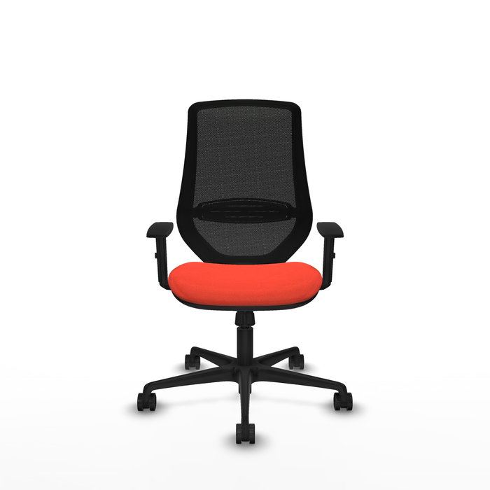 Silla de oficina Mardos con mecanismo Sincro tapizada con Tela color Naranja oscuro y malla color Negro. Equipada con lumbar 1D, Brazos 1D y Ruedas 65mm nailon