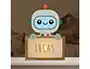 Wondee Lampara Robbot Bebe Madera Personalizable con Nombre - Luz Nocturna Infantil con USB-C y Pilas, Incluye Kit Letras (170x50x125 mm)