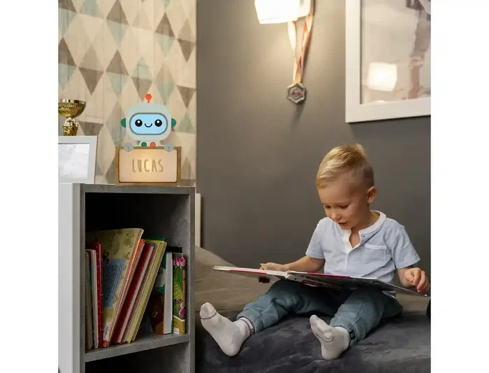 Wondee Lampara Robbot Bebe Madera Personalizable con Nombre - Luz Nocturna Infantil con USB-C y Pilas, Incluye Kit Letras (170x50x125 mm)
