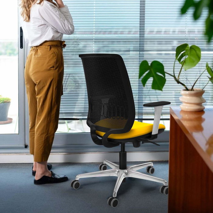 PIQUERAS Y CRESPO Alares Silla de Oficina con Mecanismo Sincro, Malla Negra y Asiento Amarillo
