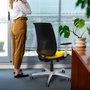 PIQUERAS Y CRESPO Alares Silla de Oficina con Mecanismo Sincro, Malla Negra y Asiento Amarillo