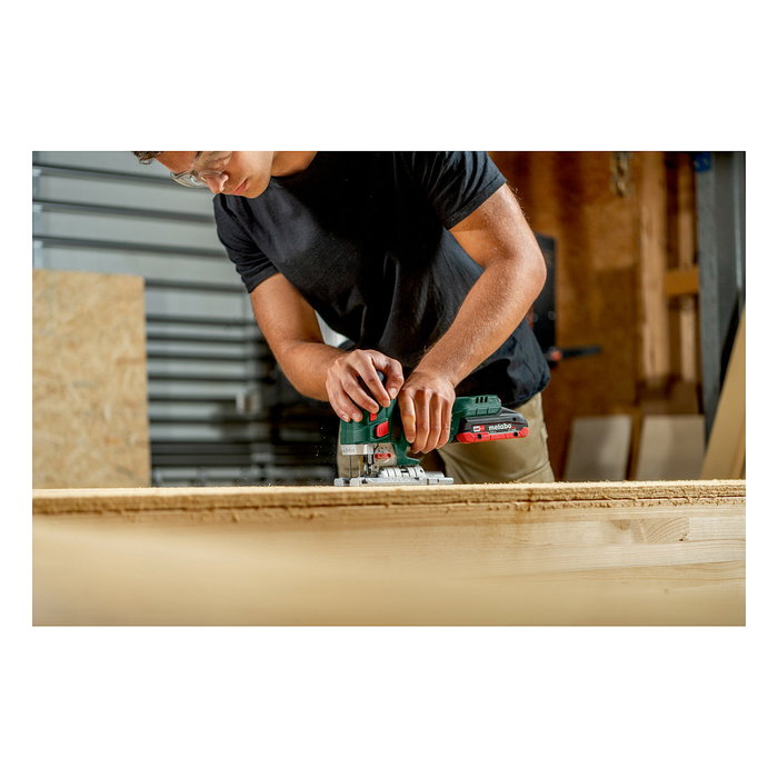 Metabo STA 18 LTX 150 BL Sable Caladora Sin Escobillas 18V - Area de Agarre Superior, Corte Biselado -45 a 45°, Velocidad 1000-3500 spm, Prof. Corte Madera 15 cm