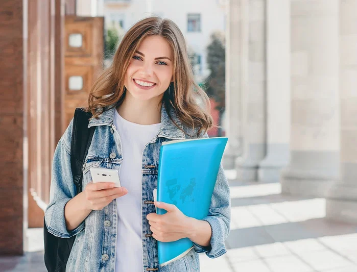 Liderpapel Carpeta con 40 Fundas DIN A4 Azul Translúcido