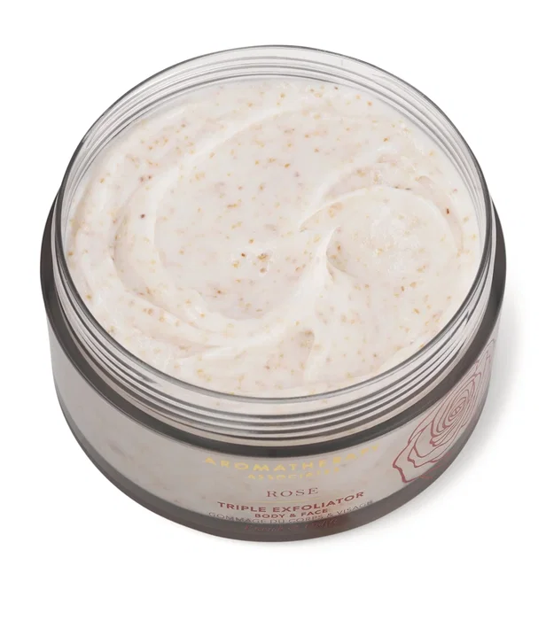 Aromatherapy Associates Exfoliante de Rosas con Aceites Esenciales Naturales Aromatherapy Associates Exfoliante de Rosas con Aceites Esenciales Naturales