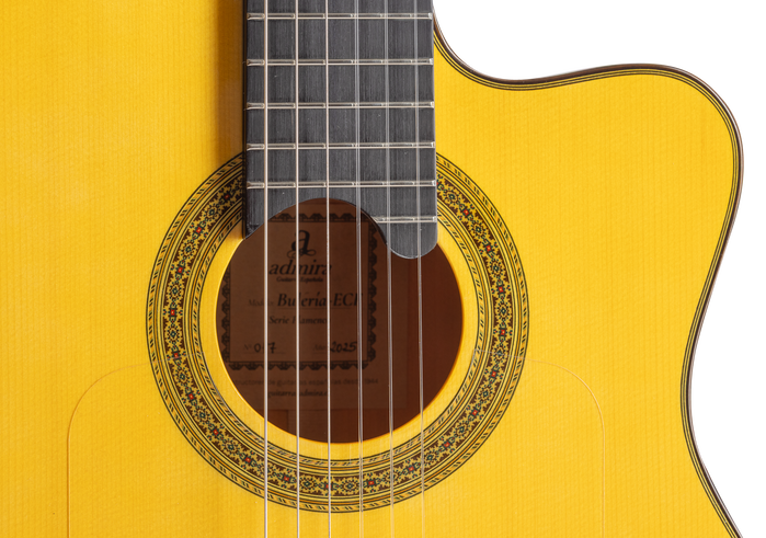 Guitarra Admira Bulería Serie Flamenco Cutaway Fishman
