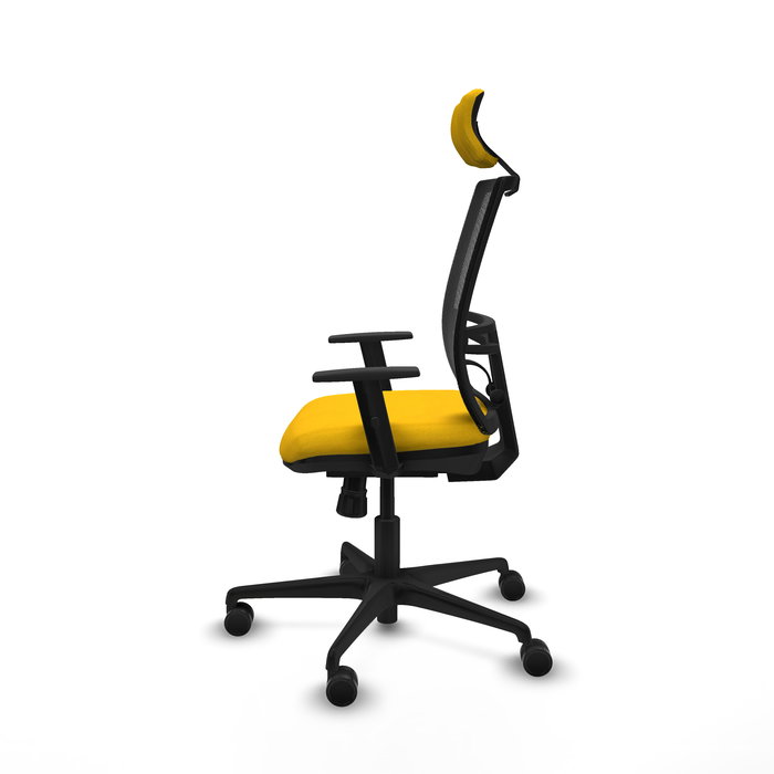 Silla de oficina Yunquera con mecanismo Sincro tapizada con Tela color Amarillo y malla color Negro. Equipada con lumbar 1D, Brazos 1D, Cabecero 1D y Ruedas 65mm nailon