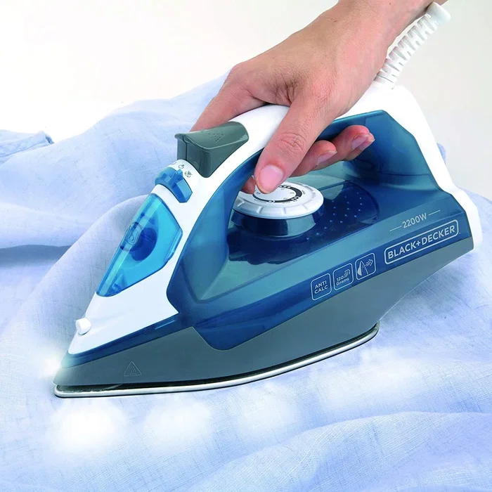 Black & Decker BXIR2200E Plancha a Vapor 2200W con Suela Acero Inoxidable, Golpe Vapor 120g/min, Vapor Continuo 30g/min, Antical, Color Negro/Azul/Blanco