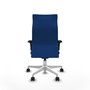 Sillón Albacete con mecanismo Sincro tapizada con Similpiel color Azul. Equipado con Base poliamida blanca, Brazos 1D y Ruedas 65mm nailon