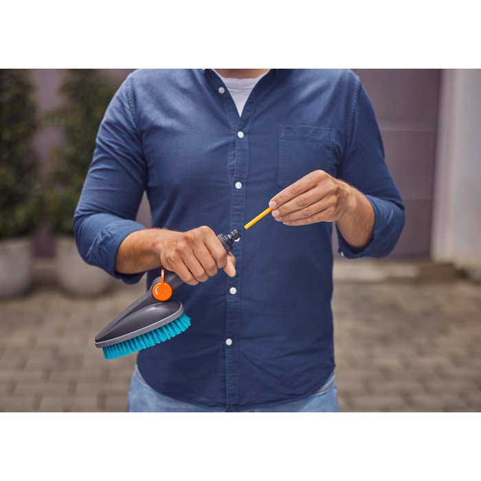 Gardena Cleansystem Hand Brush M hard Gardena Cleansystem Hand Brush M hard