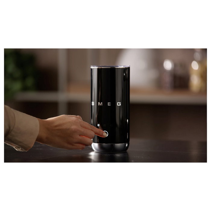 Smeg MFF02BLEU Espumador y Calentador de Leche Automático Negro