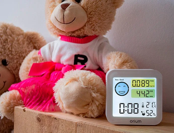 Cep Medidor de Aire Quaelis 20 Medidor de CO2 y COV Superficie 30 m2 Pantalla LCD Color Blanco 8x2,5x8 cms