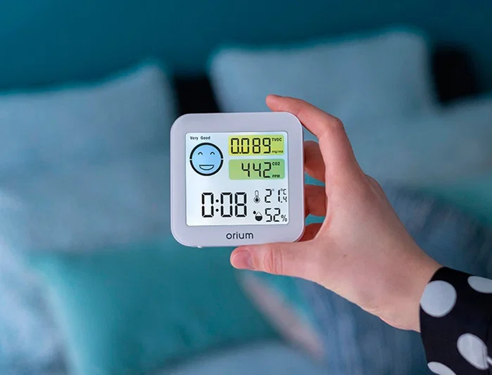 Cep Medidor de Aire Quaelis 20 Medidor de CO2 y COV Superficie 30 m2 Pantalla LCD Color Blanco 8x2,5x8 cms