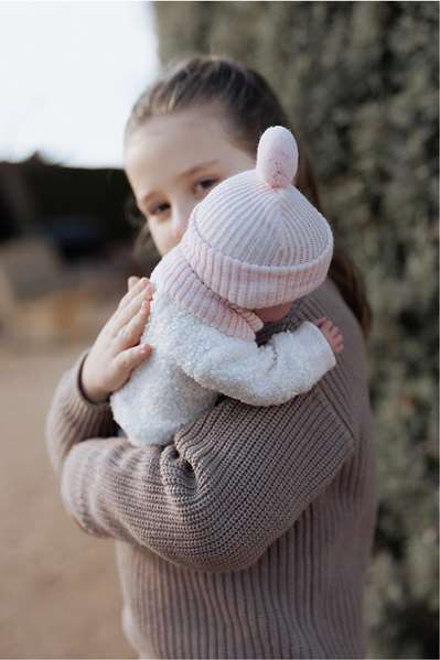 Muñecas Arias Muñeca Elegance Aria Beige 38 cm con Cojín - Cuerpo de Vinyl para Niña