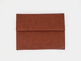 Q-connect Carpeta Portadocumentos Artesanía Piel Sintética Doble Cierre Imán Color Cuero 260x235x35 mm