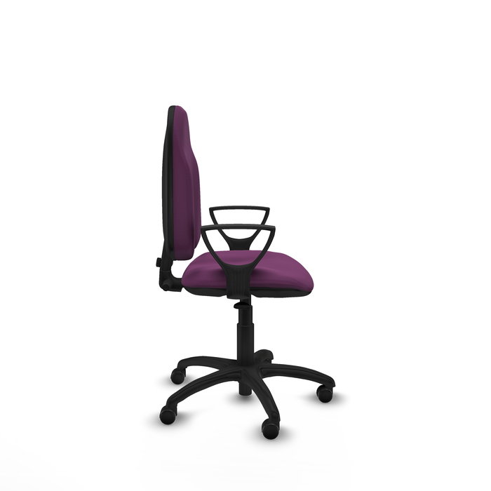 Silla de oficina Algarra con mecanismo Contacto permanente básico tapizada con Similpiel color Morado. Equipada con Base poliamida negra, Brazos fijos y Ruedas autofrenantes