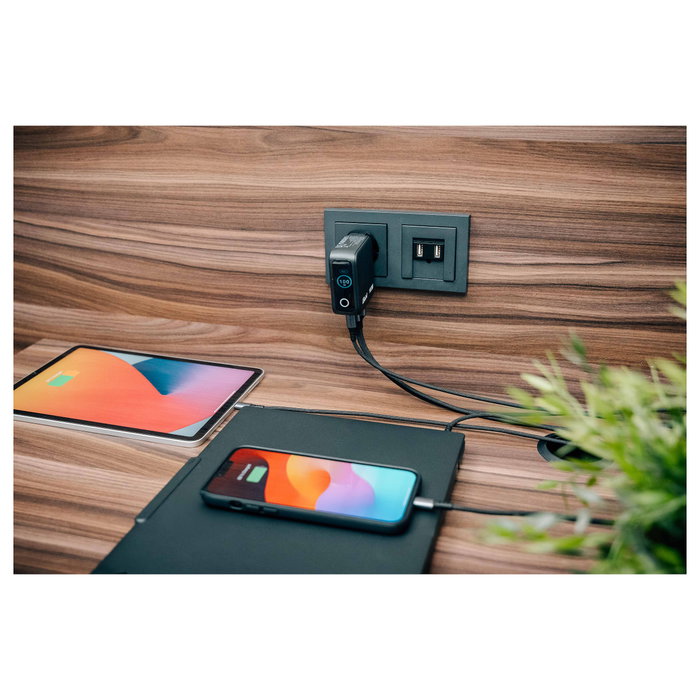 Verbatim Mini GaN Charger 100W con pantalla TFT y 3 puertos (EU/UK/US) de color Negro
