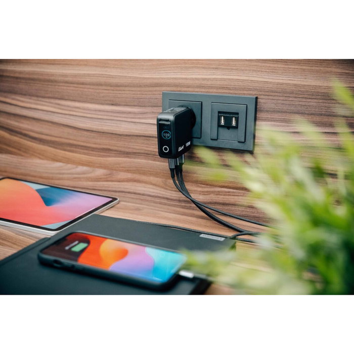 Verbatim Mini GaN Charger 100W con pantalla TFT y 3 puertos (EU/UK/US) de color Negro