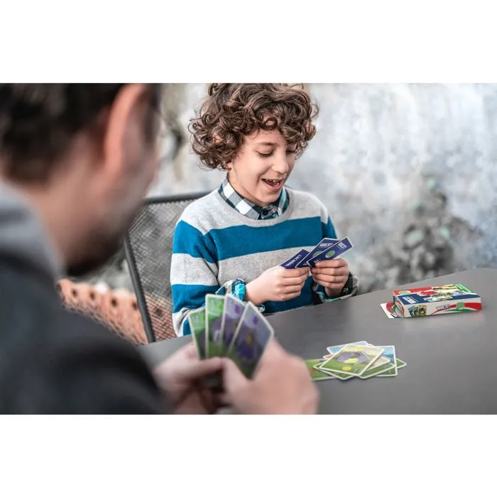 Winning Moves ¡WHOT! Estrellas del Fútbol Mundial - Juego de Mesa de Cartas, 2-6 Jugadores, +5 años