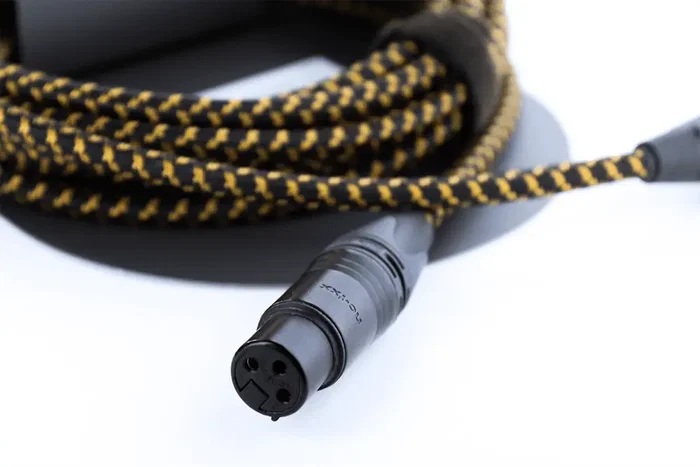 CORDIAL Cable de Micrófono XLR Silent 25Th Anniv 10m con Conectores Neutrik - Color Tweed/Dorado