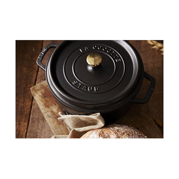 Staub La Cocotte Cazuela Redonda de Hierro Fundido 24 cm / 3.8 Litros Color Negro