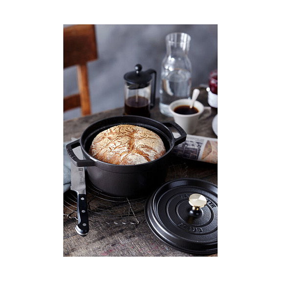 Staub La Cocotte Cazuela Redonda de Hierro Fundido 24 cm / 3.8 Litros Color Negro