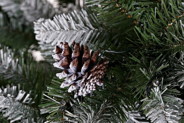 DKD Home Decor Árbol de Navidad LED 210 cm con acabado nevado y detalles de piñas