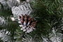 DKD Home Decor Árbol de Navidad LED 210 cm con acabado nevado y detalles de piñas