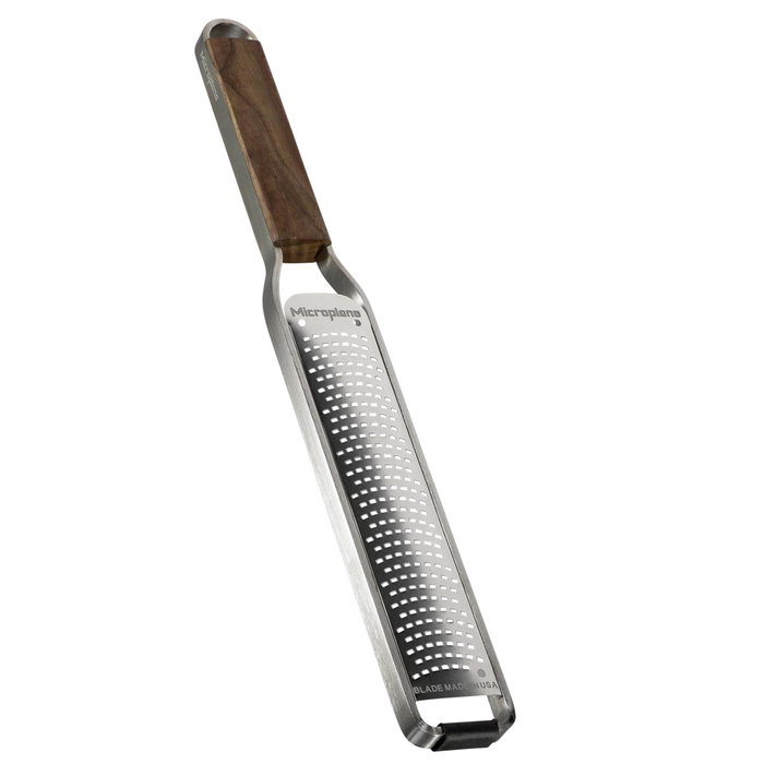 Microplane Master Zester Rallador de Precisión con Mango de Nogal Microplane Master Zester Rallador de Precisión con Mango de Nogal