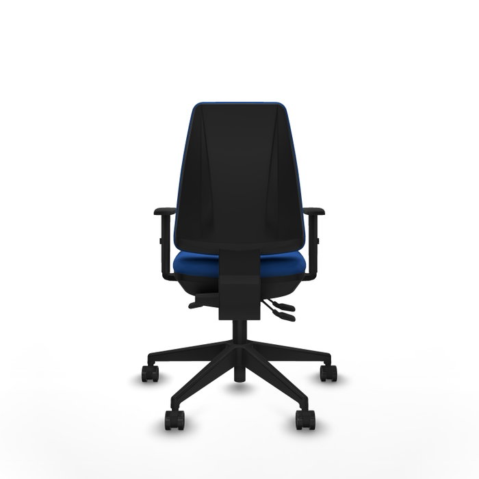 Silla de oficina Elche con mecanismo Asincro tapizada con Similpiel color Azul. Equipada con Base piramidal negra, Brazos 1D y Ruedas 65mm nailon