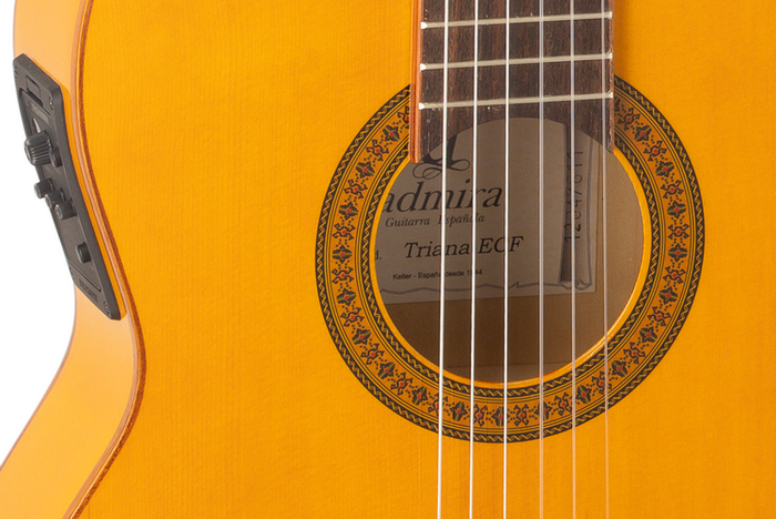 Guitarra Clásica Admira Triana Serie Flamenco Electrificada Cutaway Fishman Guitarra Clásica Admira Triana Serie Flamenco Electrificada Cutaway Fishman