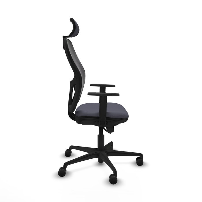Silla de oficina Jorquera con mecanismo Sincro tapizada con Tela color Gris oscuro y malla color Negro. Equipada con lumbar 1D, Brazos 1D, Cabecero 2D y Ruedas 65mm nailon