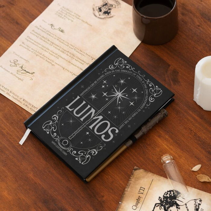 ERIK Cuaderno A5 Lumos Harry Potter Premium Tapa Dura Suave Con Bolígrafo Incluido 96 Hojas Iluminado