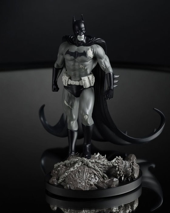 DC Direct Estatua 1/10 Batman by Bjorn Barends (Black White) 18 cm