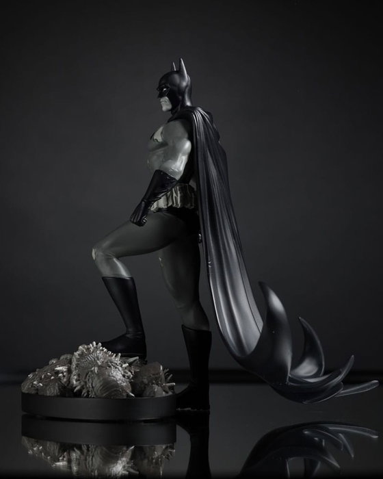 DC Direct Estatua 1/10 Batman by Bjorn Barends (Black White) 18 cm