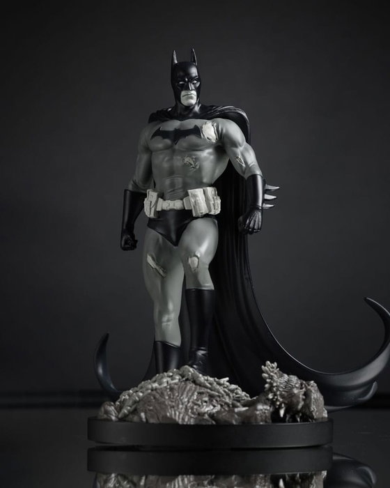 DC Direct Estatua 1/10 Batman by Bjorn Barends (Black White) 18 cm