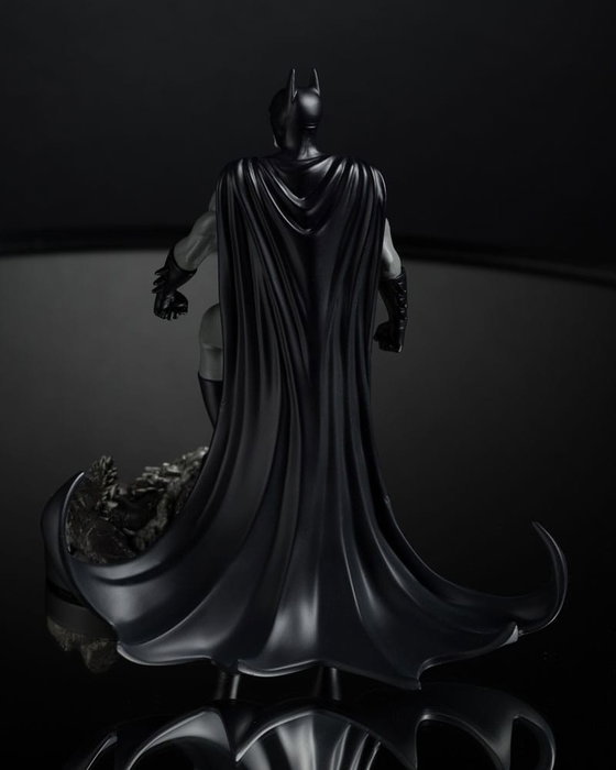 DC Direct Estatua 1/10 Batman by Bjorn Barends (Black White) 18 cm