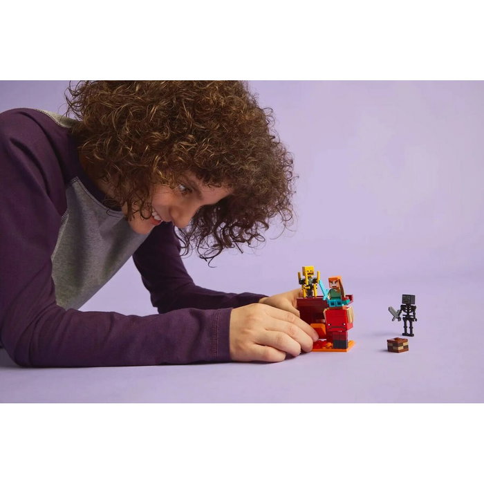 LEGO Minecraft La Batalla de Lava del Inframundo 21266