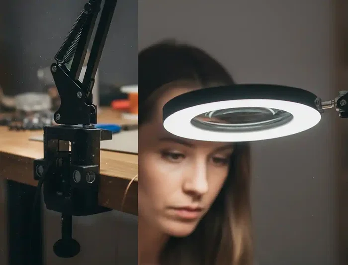 Q-Connect Lámpara de Escritorio LED Hadar 8W 380lm - Brazo Doble Articulado con Lupa y Pinza, Color Ajustable (3000K/4000K/6000K), Negro