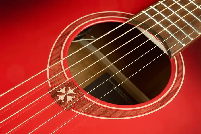 LAG Guitarra Acústica Electroacústica Dreadnought A/E Cutaway Edición Limitada Red Burst