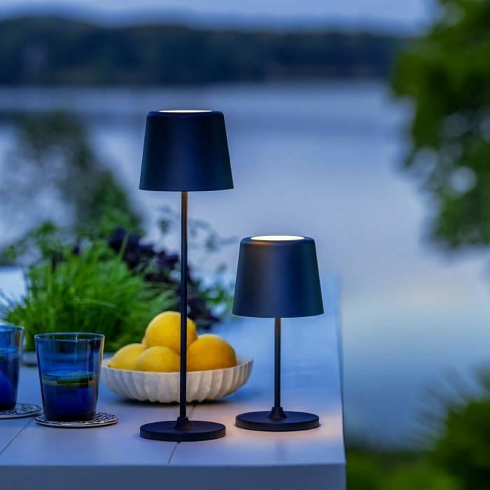 Brilliant Lámpara de mesa LED KAAMI - Negro - Exterior - 2W - IP44 - Metal y plástico Brilliant Lámpara de mesa LED KAAMI - Negro - Exterior - 2W - IP44 - Metal y plástico