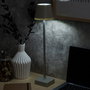 Home Deco Factory Lámpara de Mesa Táctil USB Recargable, Color Gris, para Hogar y Oficina, Iluminación LED