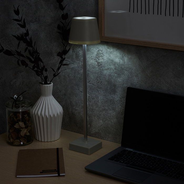 Home Deco Factory Lámpara de Mesa Táctil USB Recargable, Color Gris, para Hogar y Oficina, Iluminación LED