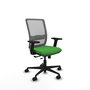 Silla de oficina Haches con mecanismo Sincro/Traslack tapizada con Tela color Verde y malla color Gris. Equipada con lumbar 1D, Brazos 2D y Ruedas 65mm nailon