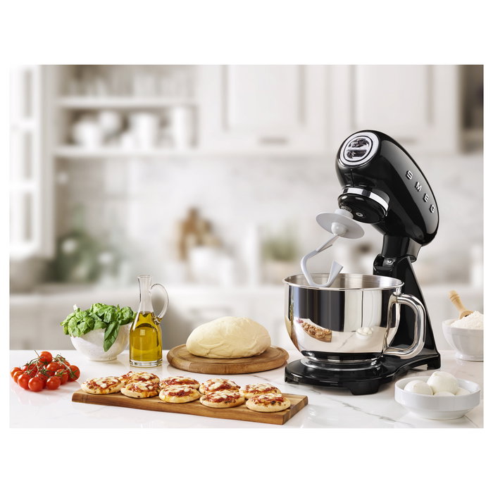 Smeg SMF03BLEU Batidora de varillas, Negro, 800W, 4.8L, Aluminio y acero inoxidable