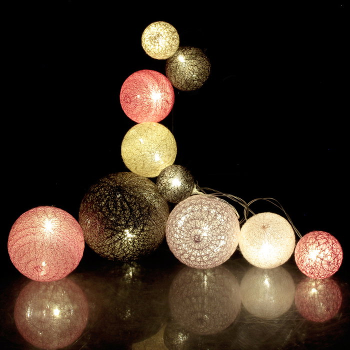 Home Deco Factory Guirnalda de Luces LED Rosa Fucsia con Bolas Decorativas para el Hogar Home Deco Factory Guirnalda de Luces LED Rosa Fucsia con Bolas Decorativas para el Hogar