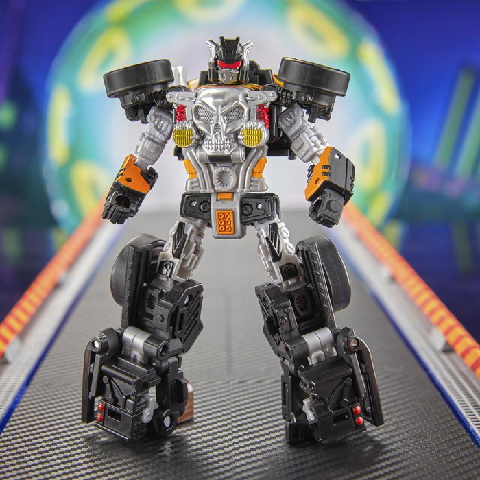 Hasbro Transformers Collaborative Hot Wheels x Transformers Figura de Acción Transformable Bone Shaker - Robot y Coche de 12.5 cm, Edad 8+