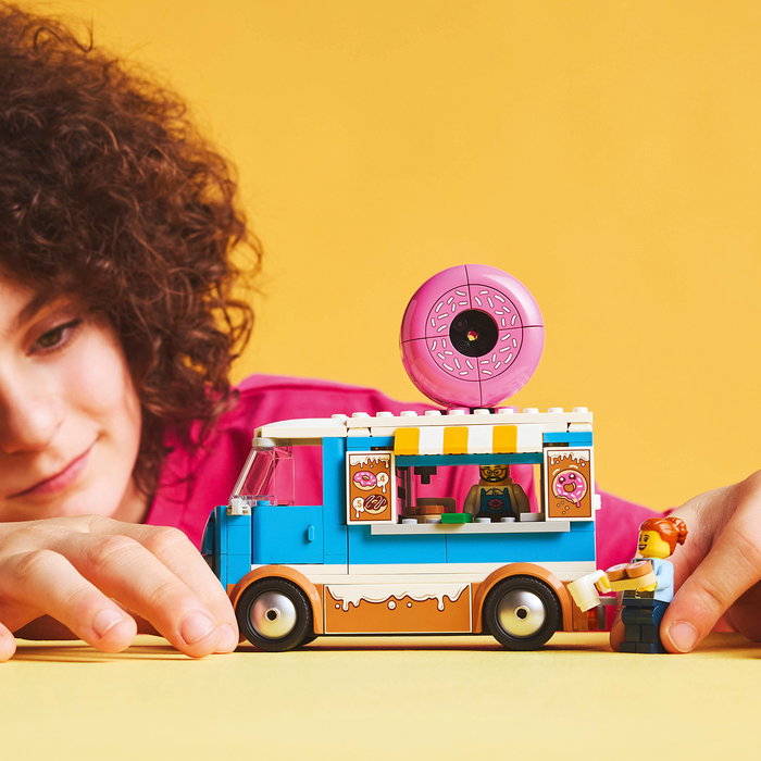LEGO City 60452 Camión de Dónuts - Juego de Construcción con Minifiguras de Vendedor y Clienta para Niños +5 Años